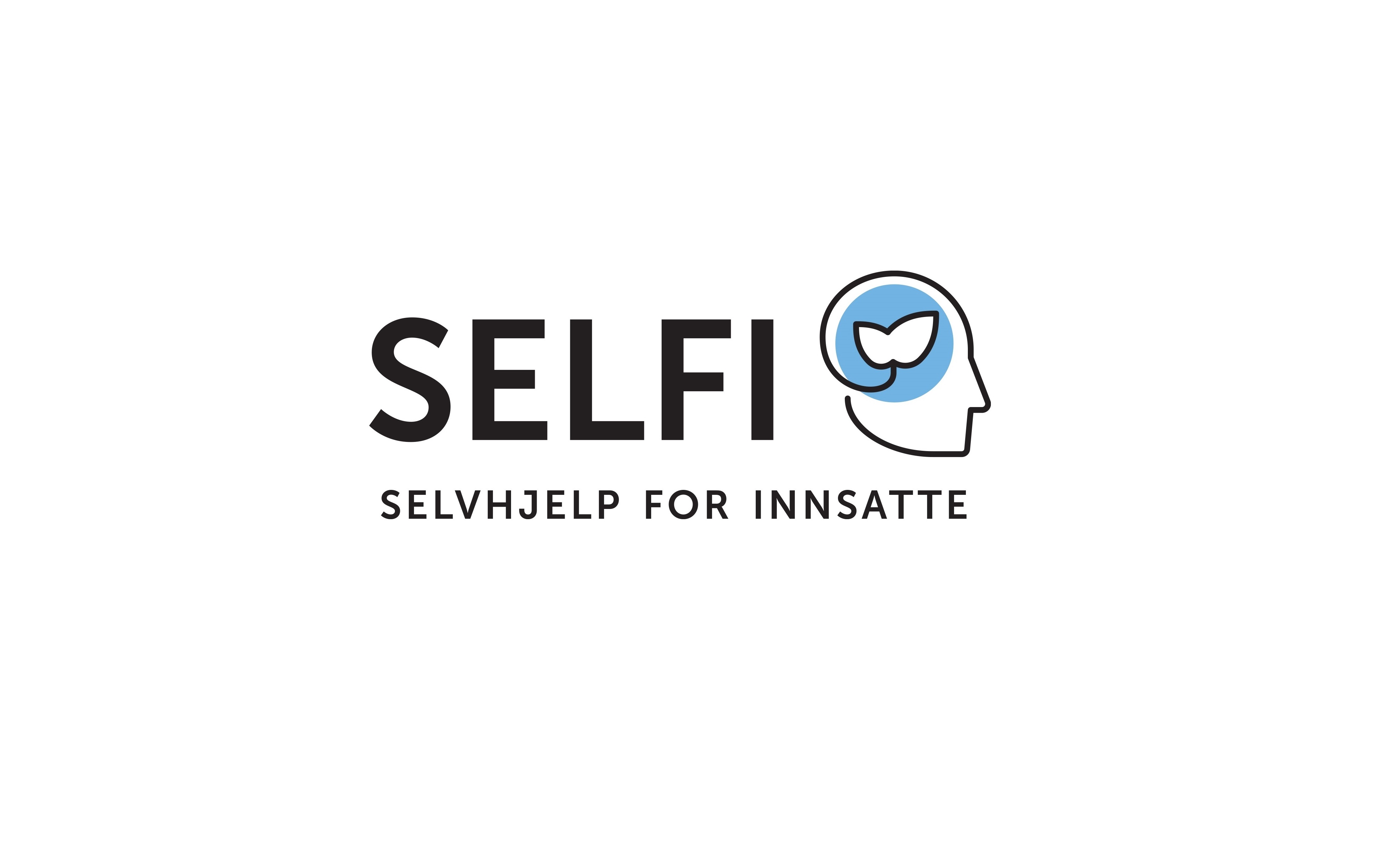 Logo for SELFI med teksten SELFI - selvhjelp for innsatte i sort og hvit grafikk. Hode i profil.